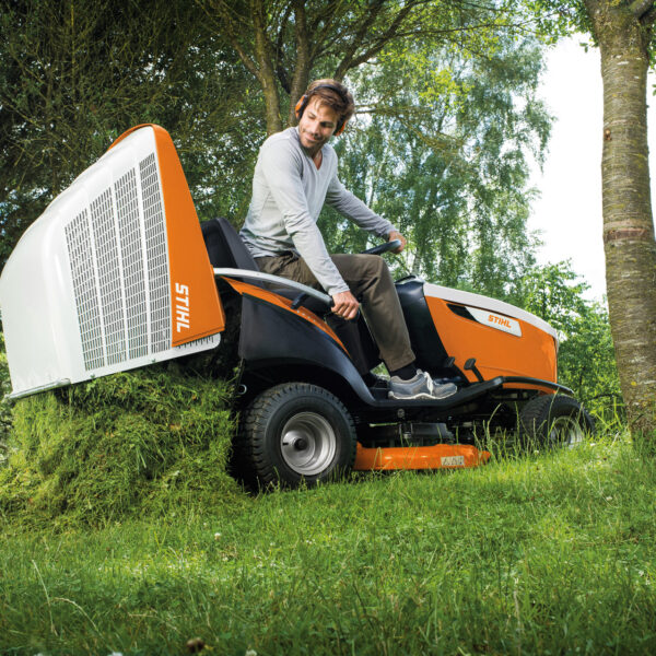 Benzinska traktorska kosilica - kosačica STIHL RT 6112 ZL 110cm 16.6KS