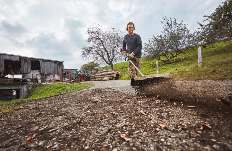 Nastavak za višenamjenske-multifunkcijske alate KB-KM - četka STIHL