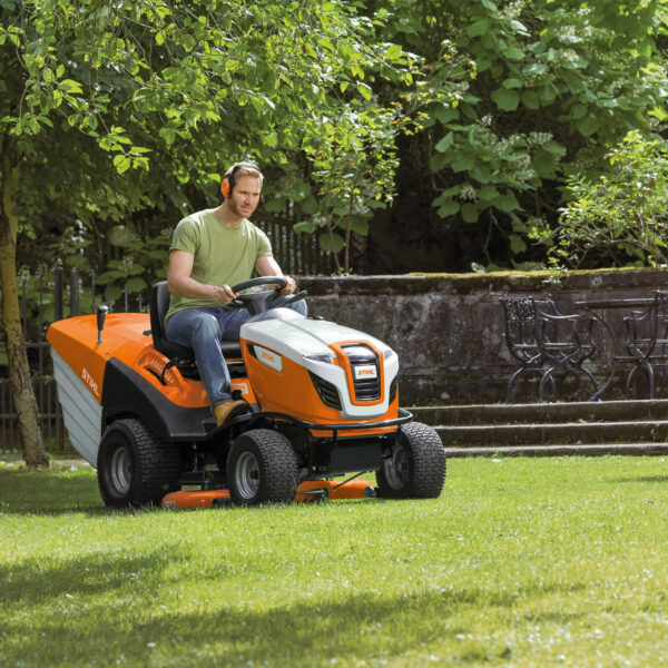 Benzinska traktorska kosilica - kosačica STIHL RT 6127 ZL 21.2KS 125cm