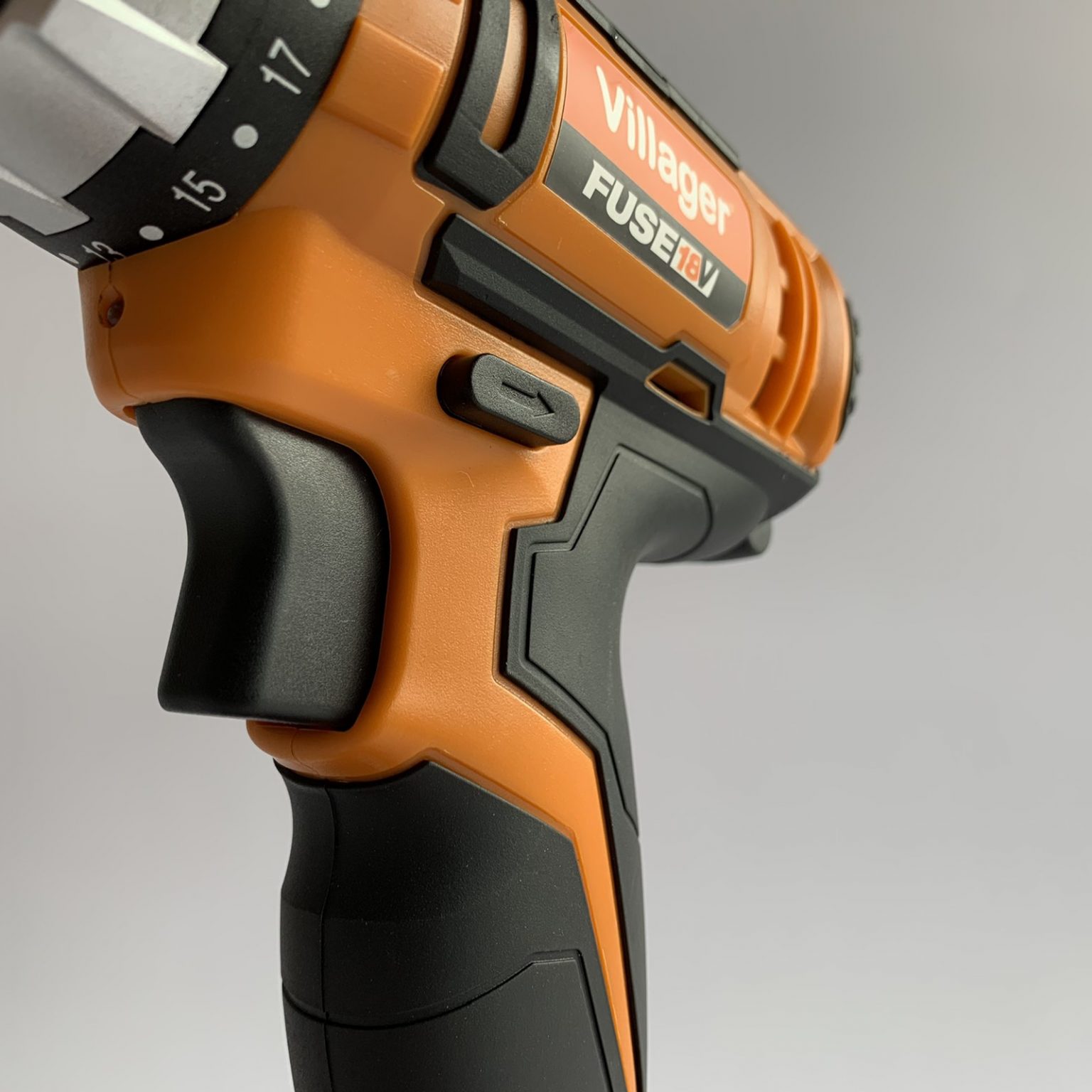 Aku bušilica - odvijač Villager sa priborom dvije 1.5Ah baterije i punjačem u koferu VLN 3220 (2BSC)