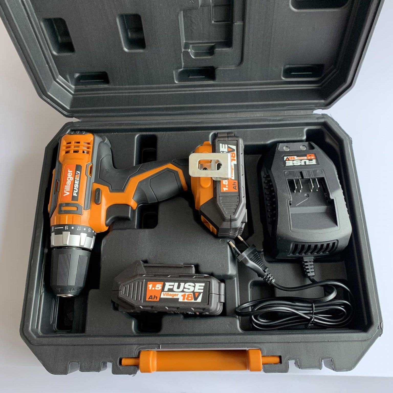 Aku bušilica - odvijač Villager sa priborom dvije 1.5Ah baterije i punjačem u koferu VLN 3220 (2BSC)