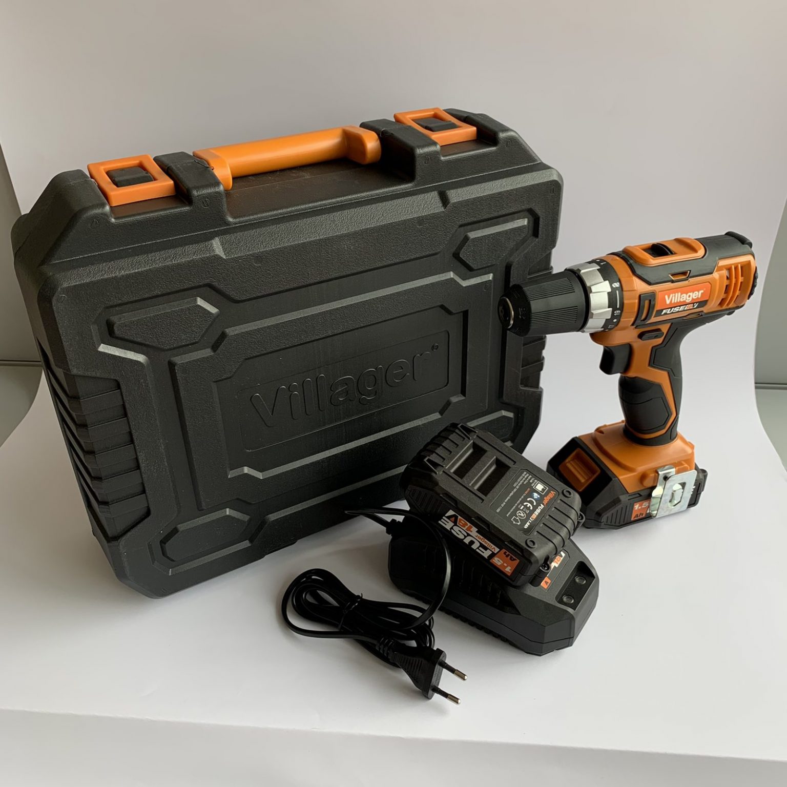 Aku bušilica - odvijač Villager sa priborom dvije 1.5Ah baterije i punjačem u koferu VLN 3220 (2BSC)