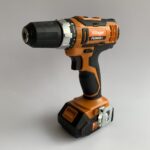 Aku bušilica - odvijač Villager sa priborom dvije 1.5Ah baterije i punjačem u koferu VLN 3220 (2BSC)