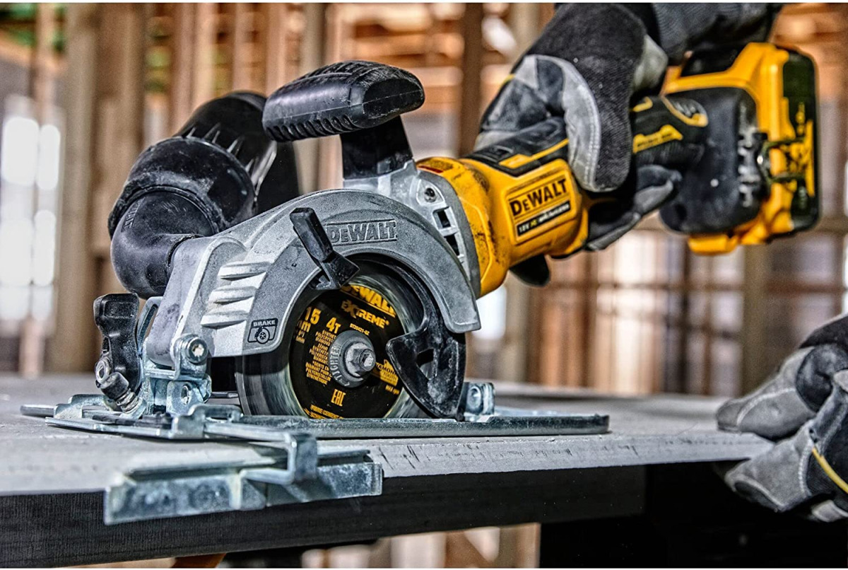 Aku ručna kružna pila - cirkular DeWalt DCS571N 18V XR 115mm