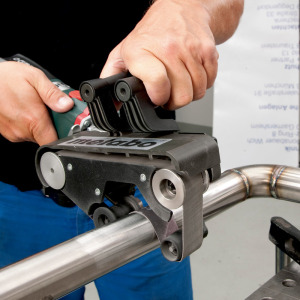 Električna tračna brusilica Metabo RBE 9-60 602183510 900W sa priborom u koferu