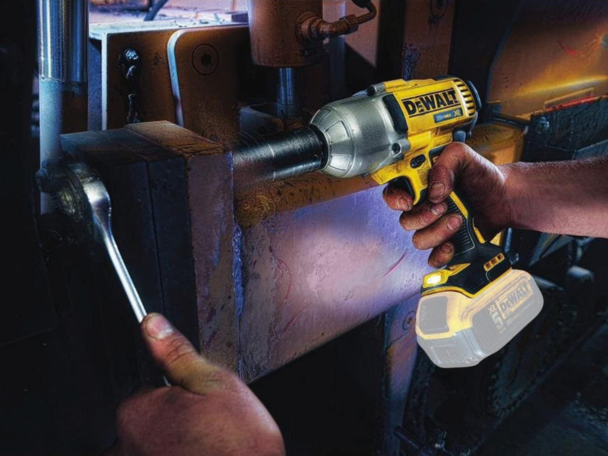 Aku udarni odvijač DeWalt DCF899HP2 18V XR 1/2'' sa dvije 5Ah baterije i punjačem u torbi