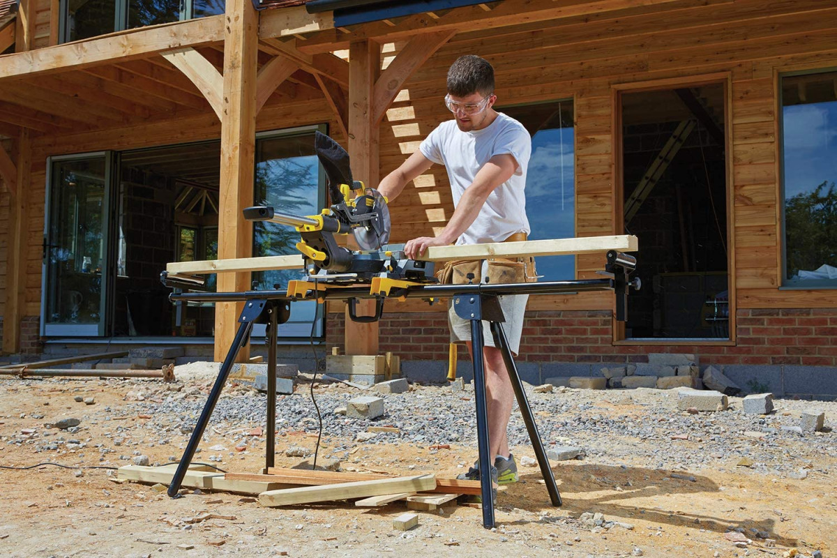 Električna potezno-nagibna pila - štucer Stanley FME721 1500W 216mm