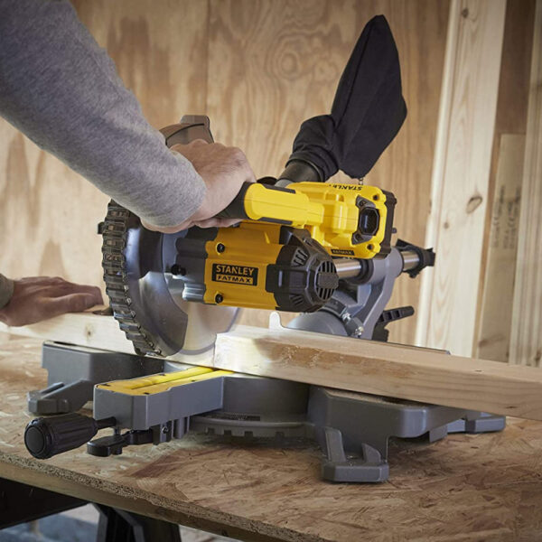 Aku potezno-nagibna pila - štucer Stanley SFMCS701M1 SFM V20 18V sa baterijom i punjačem