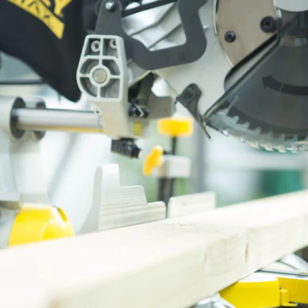 Električna potezno-nagibna pila - štucer Stanley FME720 2000W 255mm