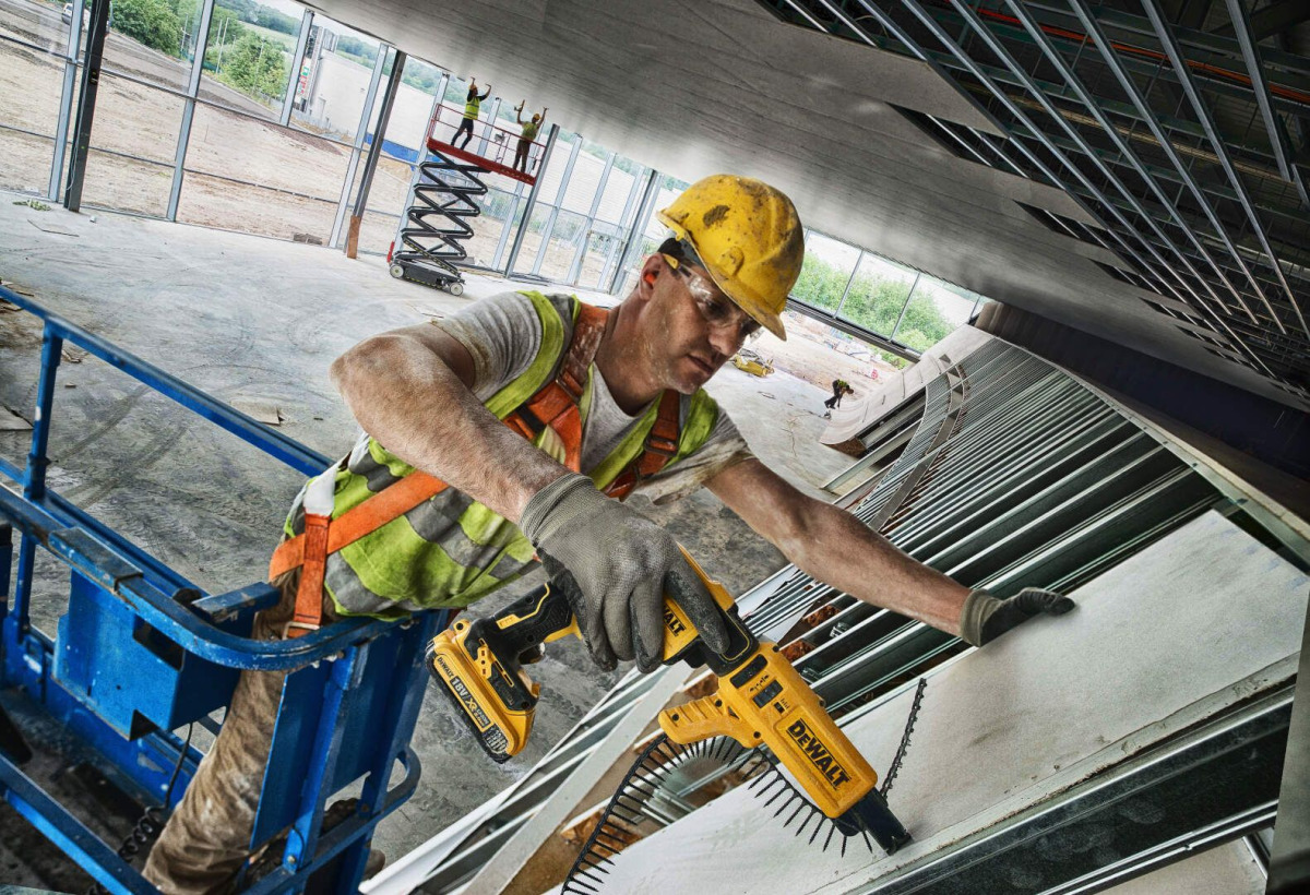 Aku odvijač za rigips - šauber DeWalt 18V XR 1/4'' DCF620P2K sa priborom dvije 5Ah baterije i punjačem u koferu