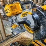 Aku potezno-nagibna pila - štucer DeWalt DCS727T2 FlexVolt 54V XR 250mm sa dvije 6Ah baterije i punjačem