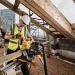 Aku potezno-nagibna pila - štucer DeWalt FlexVolt DCS777T2 54V XR 216mm sa dvije 6Ah baterije i punjačem