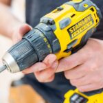 Aku udarna bušilica Stanley FMC607D2 18V 55Nm sa 2 baterije 2.0Ah i punjačem u koferu