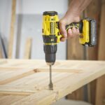 Aku udarna Bušilica Stanley FMC626D2K 18V sa baterijom 2.0Ah i punjačem u koferu