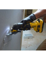 Aku višenamjenski-multifunkcijski alat Stanley SFMCE500D2K SFM V20 Multi Tool sa 2 baterije 2.0Ah i punjačem u koferu