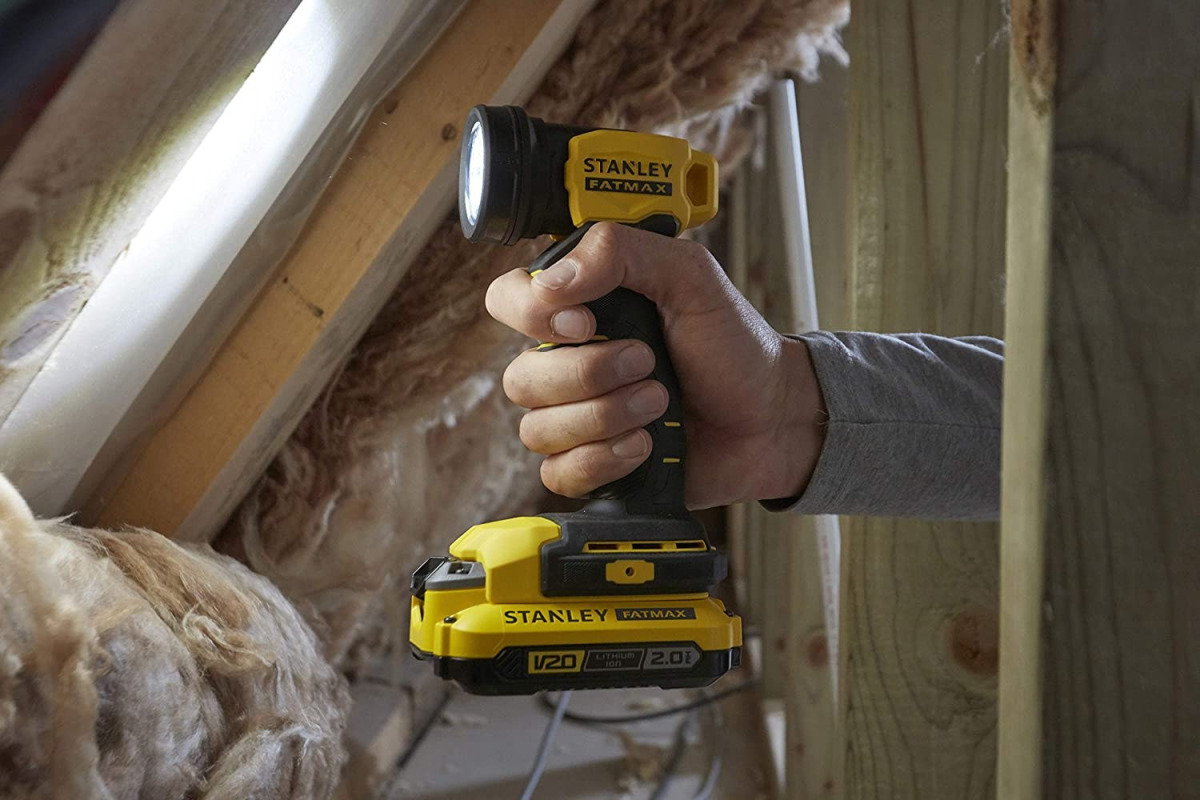 Aku ručna baterijska lampa Stanley SFMCL020B 18V 140lm