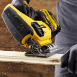 Aku ubodna pila Stanley SFMCS600M2K SFM V20 18V sa 2 baterije 4.0Ah i punjačem u koferu