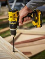 Aku bušilica-odvijač Stanley SFMCD721M2K 18V 80Nm sa 2 baterije 4.0Ah i punjačem u koferu