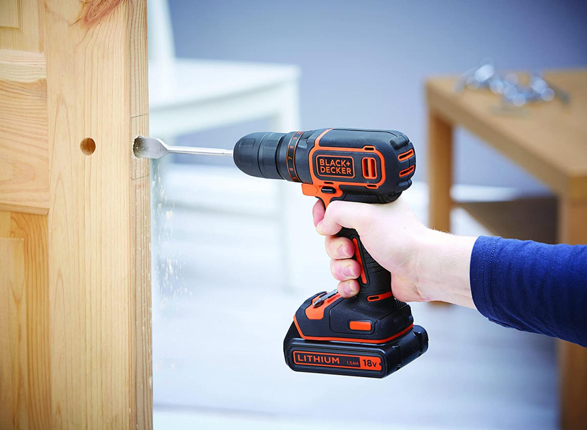 Aku bušilica - odvijač Black+Decker BDCDC18 18V sa 1.5 baterijom i punjačem