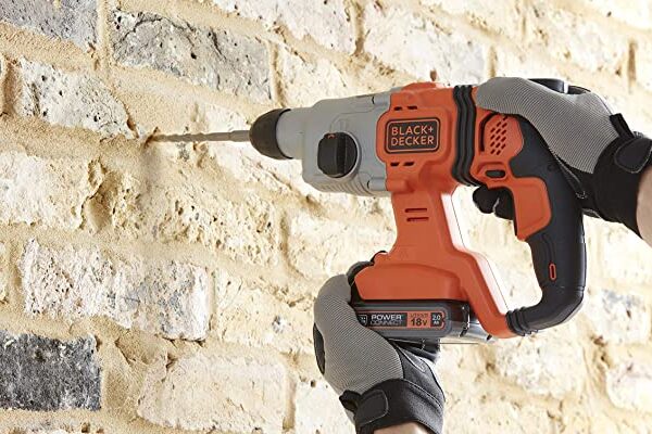Aku udarna bušilica Black+Decker BCD900B SDS-Plus 18V sa nastavkom