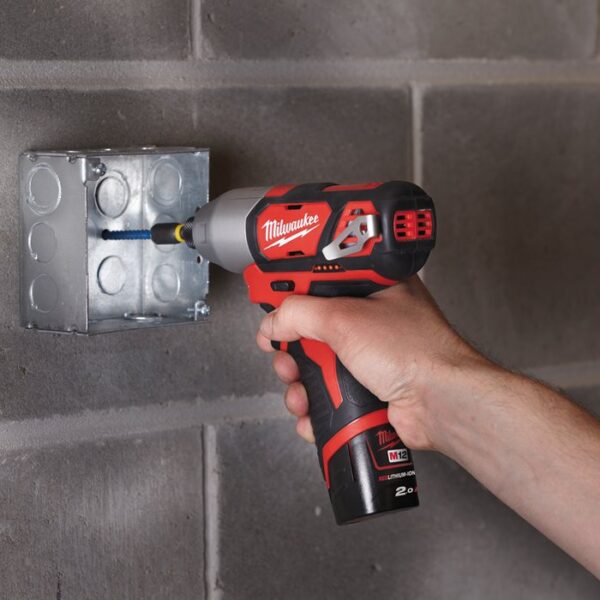 Aku udarni odvijač Milwaukee M12 BID-202C 4933441960 12V 112Nm sa dvije 2Ah baterije i punjačem u koferu