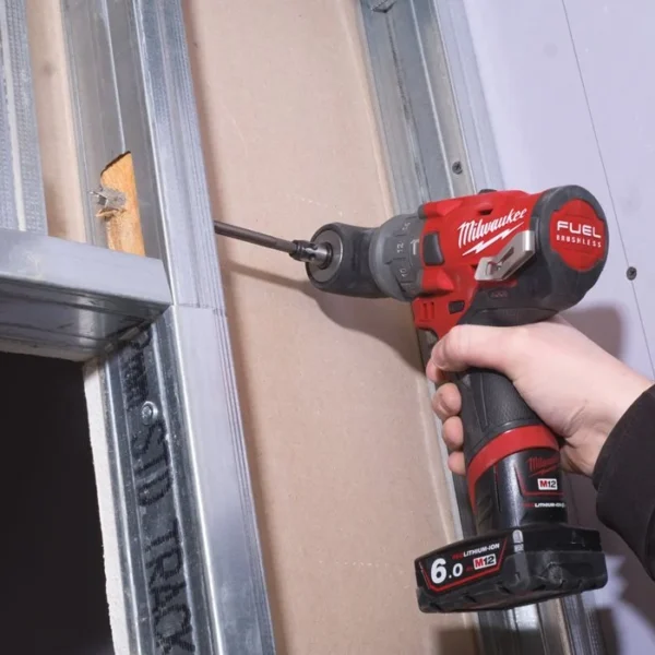 Aku udarna bušilica sa izmjenjivom glavom Milwaukee M12 FPDXKIT-202X 4933464138 u setu sa koferom 12V 44Nm