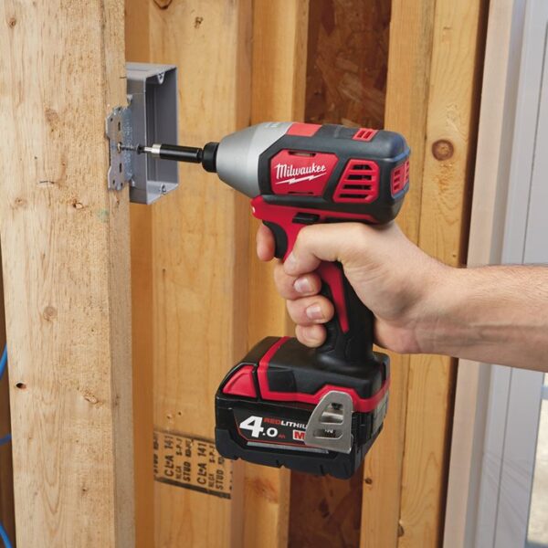 Aku udarni odvijač Milwaukee M18 BID-402C 4933443580 sa dvije 4Ah baterije i punjačem u koferu 18V 180Nm