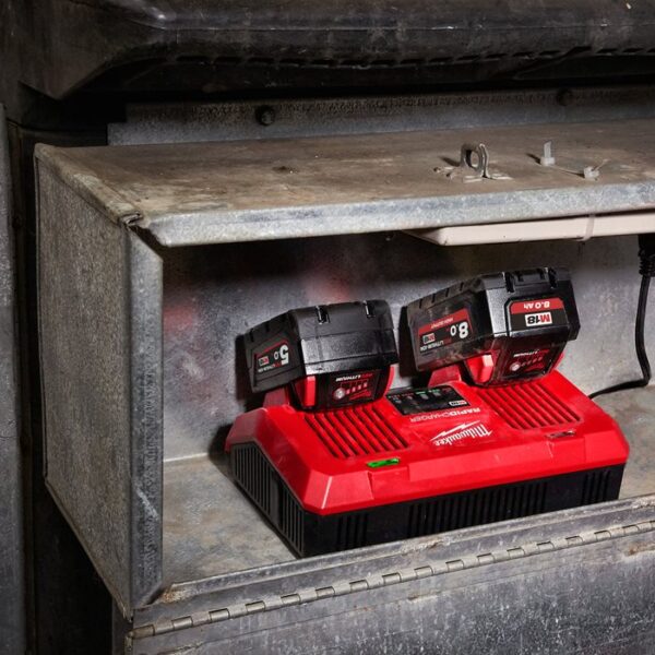 Brzi punjač za aku baterije sa dva slota Milwaukee M18 DFC 18V 4932472073