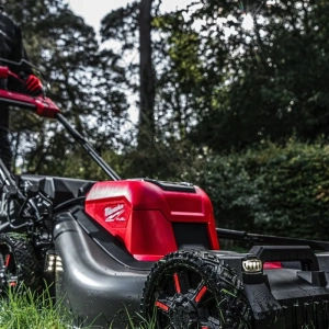 Samohodna aku kosilica-kosačica Milwaukee M18 F2LM53-122 4933479585 sa dvije 12Ah baterije i punjačem 53cm