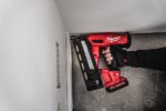 Aku pištolj za eksere - čavle Milwaukee M18 FN16GA-202X 4933478092 18V sa dvije 2Ah baterije i punjačem u HD koferu