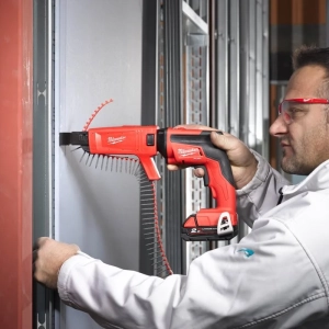 Aku pištolj za šarafe Milwaukee M18 FSGC-202X 4933459199 18V 13Nm sa nastavkom dvije 2Ah baterije i punjačem u HD koferu