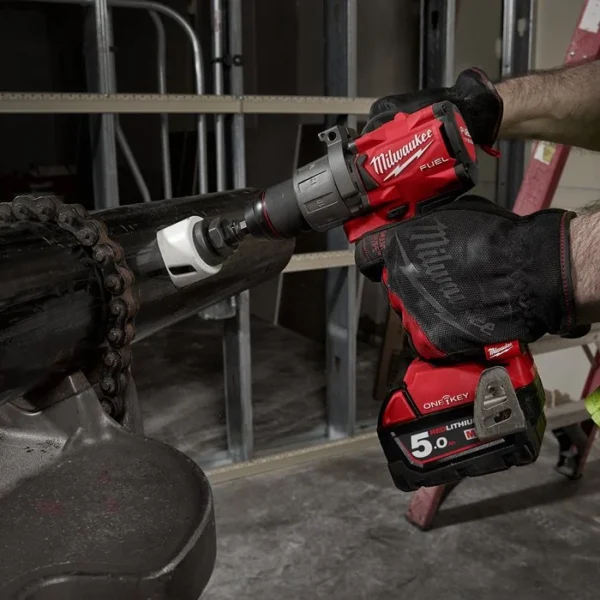 Aku bušilica - odvijač Milwaukee M18 ONEDD2-502X 4933464525 sa dvije 5Ah baterije i punjačem u HD koferu 18V 135Nm