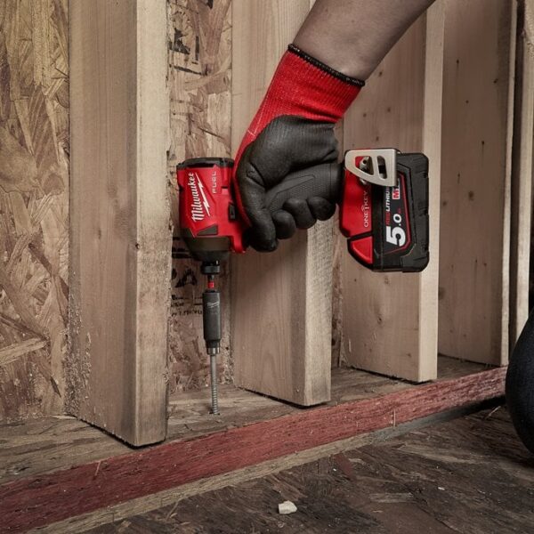 Aku udarni odvijač Milwaukee M18 ONEID2-502X 4933464091 sa dvije 5Ah baterije i punjačem u HD koferu OneKey 1/4'' 18V 226Nm