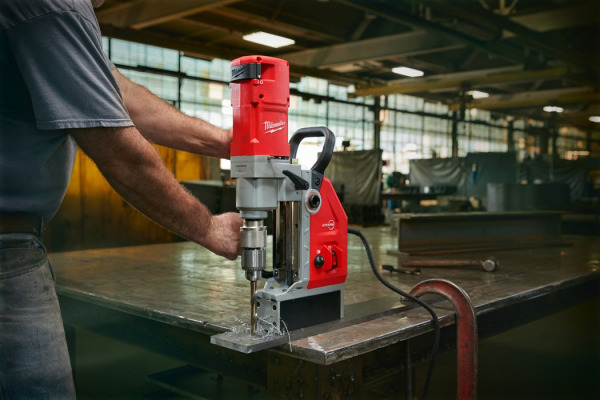 Električna magnetna bušilica sa elektromagnetom Milwaukee MDE 41 4933451015 1200W u koferu