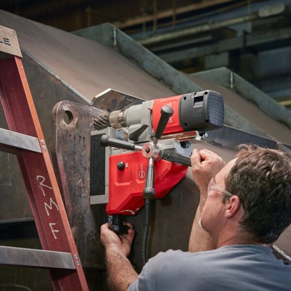 Električna magnetna bušilica sa trajnim magnetom Milwaukee MDP 41 1200W u koferu 4933451014