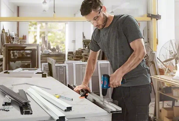 Aku bušilica odvijač Bosch GSR 120-LI 06019G8000 12V 30Nm u koferu sa 2 baterije i punjačem