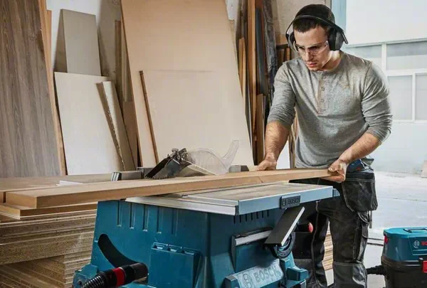 Električna stolna kružna pila - cirkular Bosch GTS 254 0601B45000 1800W 254mm