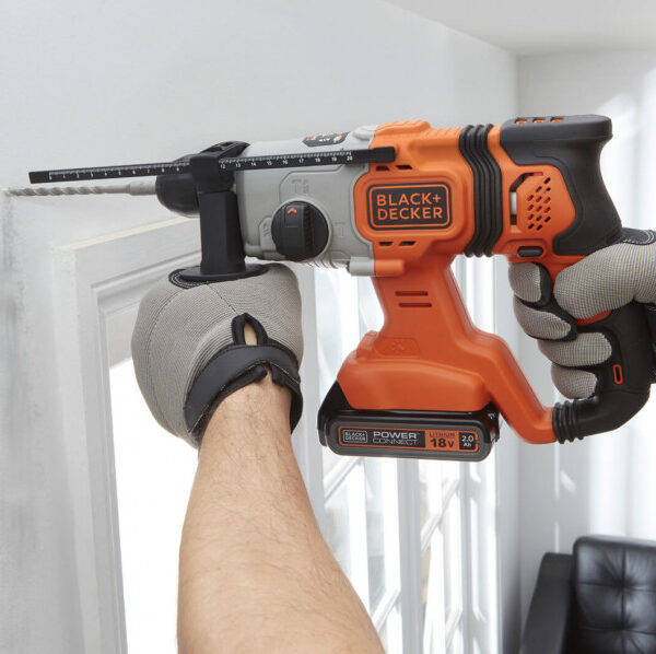 Aku udarna bušilica Black+Decker BCD900M1K SDS-Plus 18V sa 4Ah baterijom i punjačem u koferu
