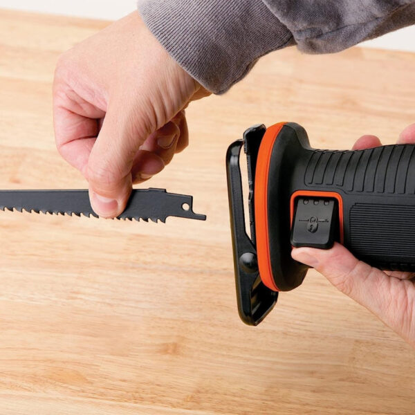 Aku recipročna pila - lisičiji rep Black+Decker BDCR18 sa 1.5Ah baterijom i punjačem 18V