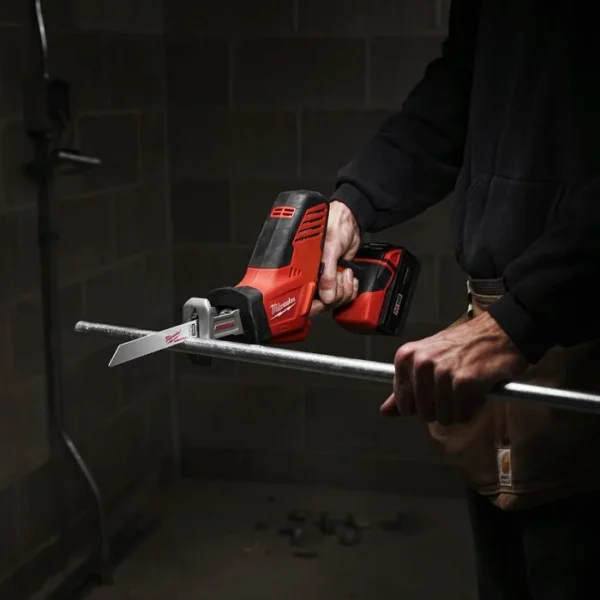 Aku recipročna pila - lisičiji rep Milwaukee C18HZ-402B 4933441340 18V sa 2 baterije i punjačem u koferu