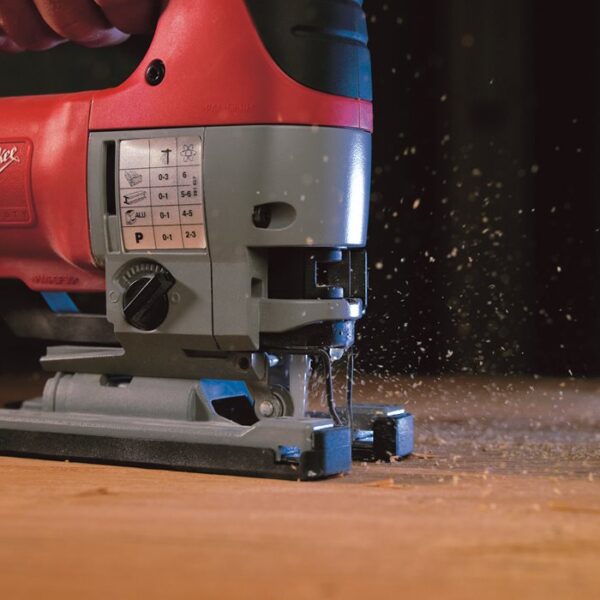 Električna ubodna pila Milwaukee JSPE135TX 4933381230 750W u koferu