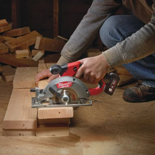 Aku ručna kružna pila - cirkular Milwaukee M12CCS44-602X 4933451512 140mm 12V sa 2 baterije i punjačem u koferu