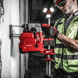 Aku udarna bušilica Milwaukee M18 BLH-502X 4933478894 SDS-Plus sa dvije 5Ah baterije i punjačem u HD koferu 26mm 18V