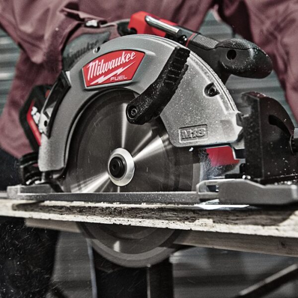 Aku ručna kružna pila - cirkular - za drvo i plastiku Milwaukee M18 FCSG66-0 4933472163 18V