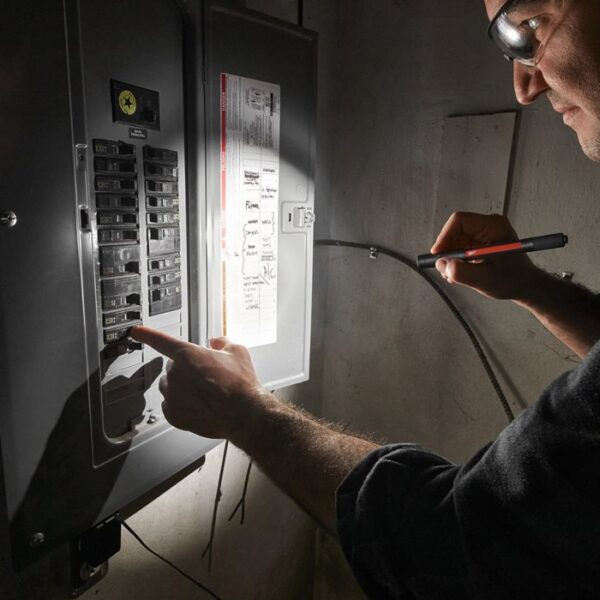 Aku ručna baterijska lampa Milwaukee IR PL250 4933478705 250lm