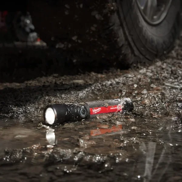 Aku ručna baterijska lampa Milwaukee L4 FMLED-301 4933479770 sa 3Ah baterijom i USB punjačem