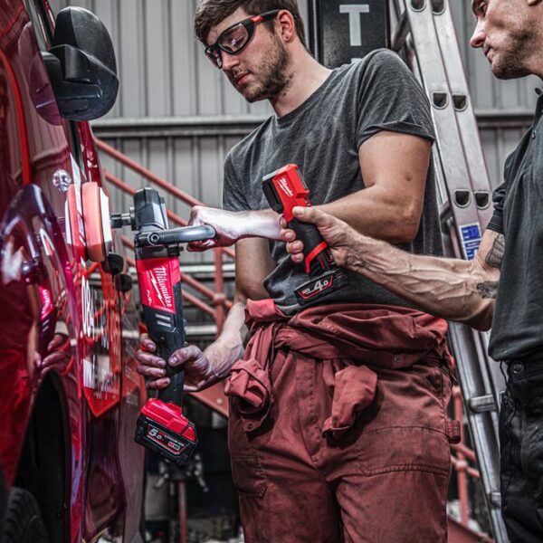 Aku ručna baterijska lampa Milwaukee M12 CML-401 4933479366 12V sa 4Ah baterijom i punjačem