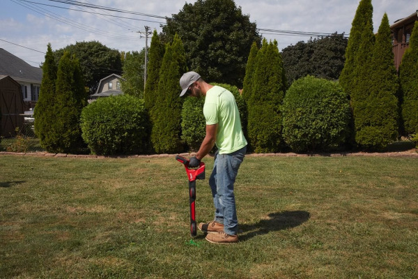 Aku detektor vodovoda Milwaukee M12 PL-201C sa 2Ah baterijom i punjačem u koferu 4933478615