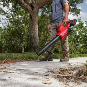 Aku puhač-duvač lišća Milwaukee M18 F2BL-802 18V sa dvije 8Ah baterije i punjačem 4933479988