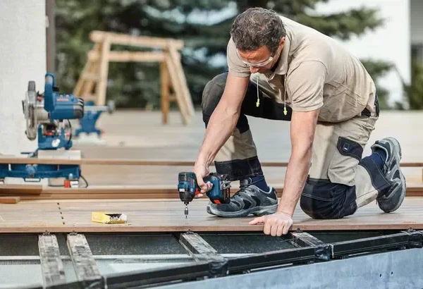 Aku udarni odvijač Bosch GDR 06019J2107 18V-200 200Nm sa 2 baterije 4.0Ah i brzim punjačem u koferu